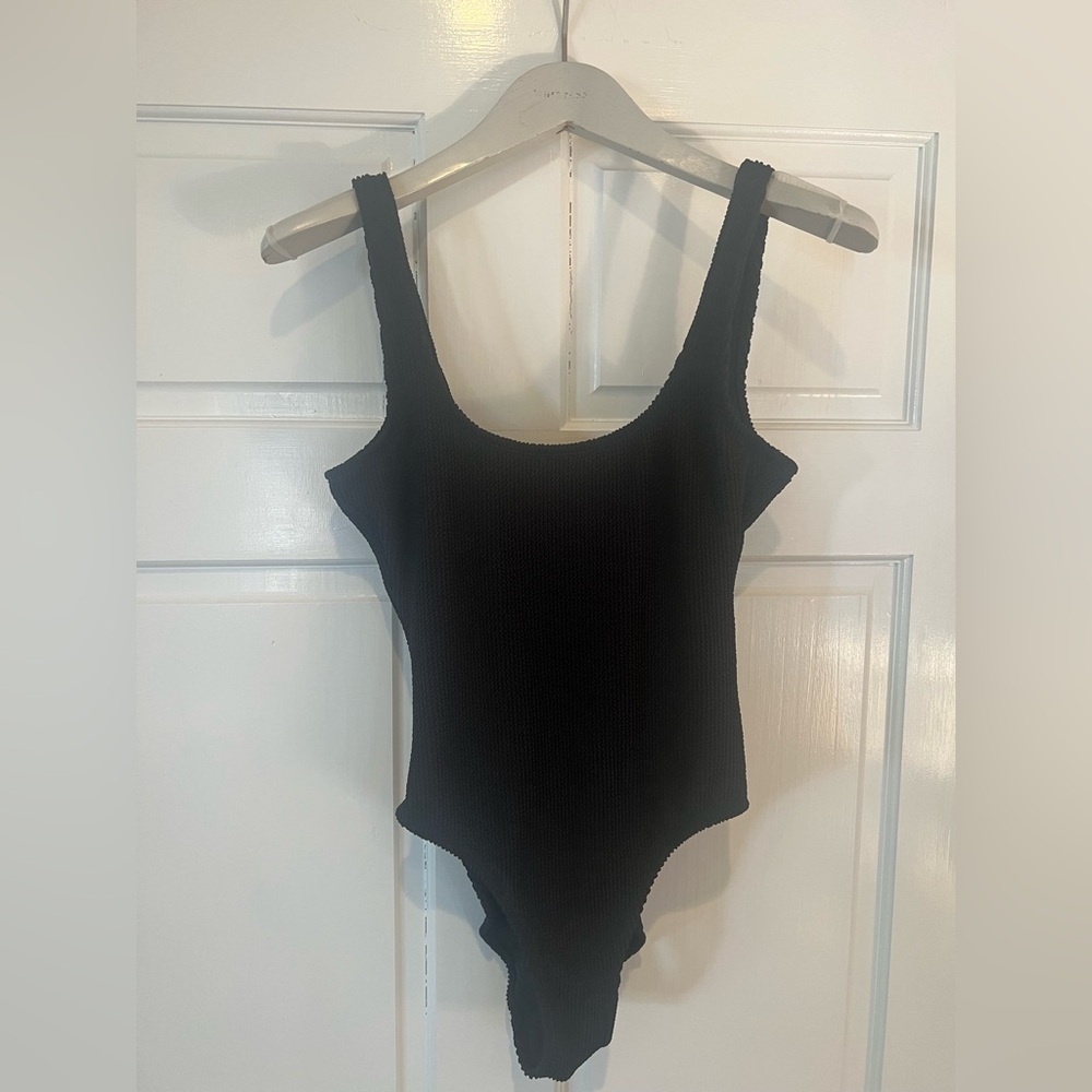 Good American textured one piece
